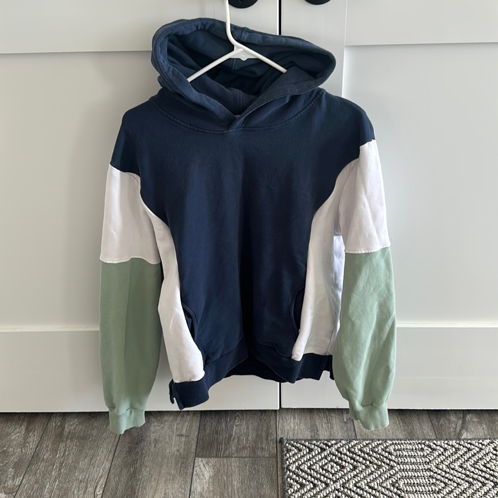 Movemama hooded breastfeeding sweatshirt